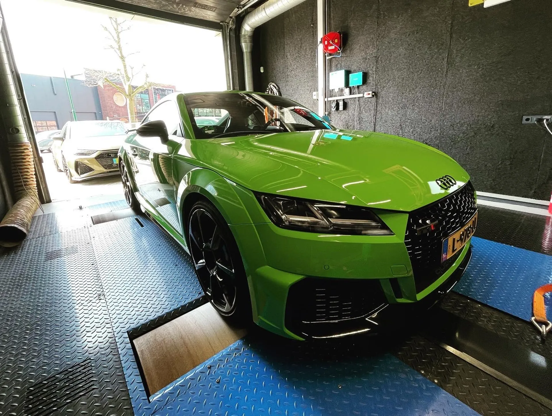 Ervaar de voordelen van stage 1 en 2 chiptuning bij CT Automotive. De chiptuning expert!
