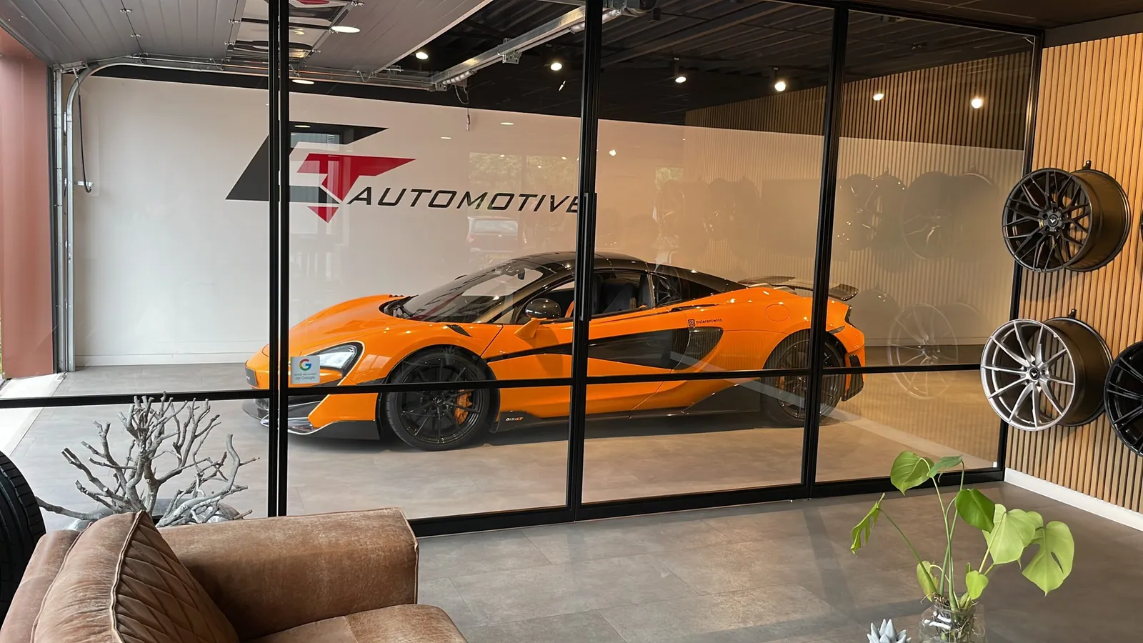MC laren 600 LT bij CT Automotive