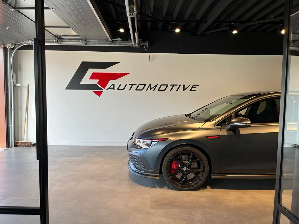 Volkswagen in de showroom bij CT Automotive