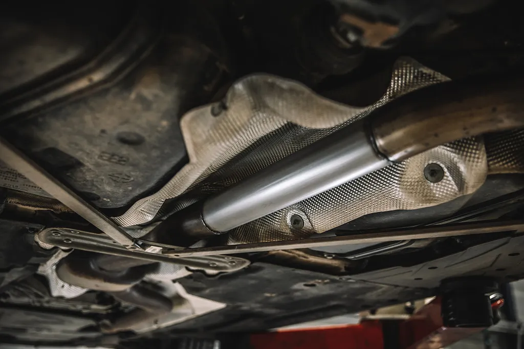 middendemper-onder-auto